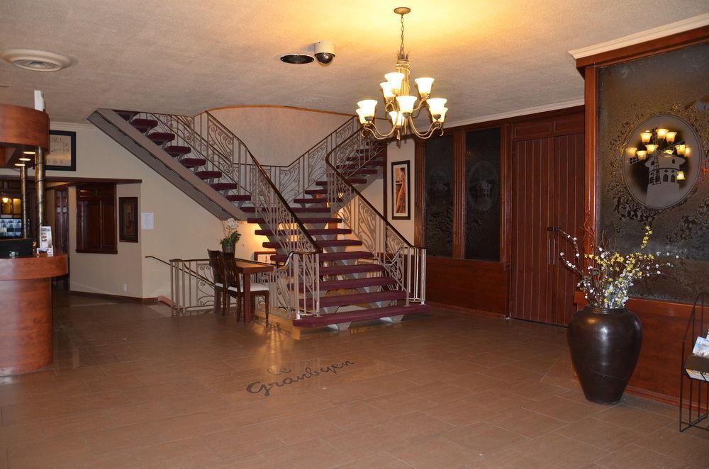 Hotel Le Principal Гранби Экстерьер фото
